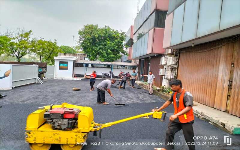 Proyek Pengaspalan Area Parkir Kendaraan Rumah Toko (Ruko) di Kota Tangerang